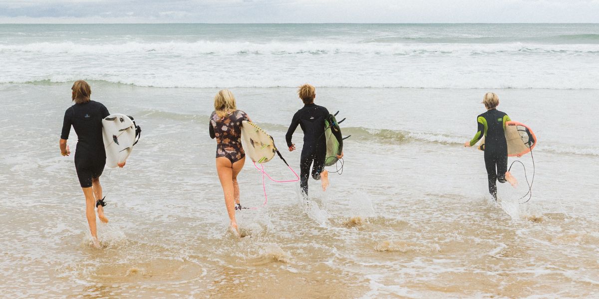 Surfing legends Trent Munro and Jacko Baker set for Mid North Coast junior surfing showdown